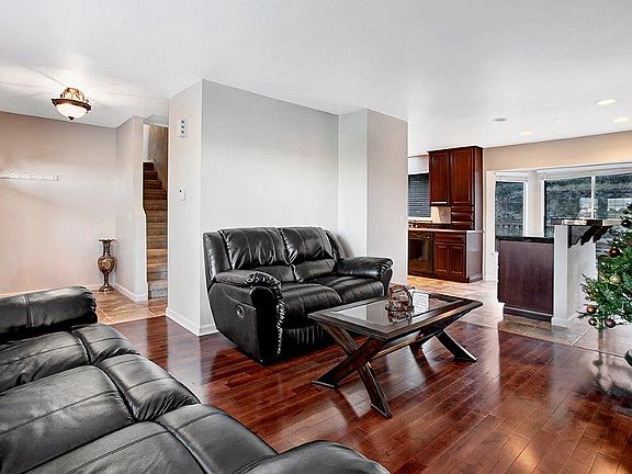 2nd image of 3618 Nassau Ave NE