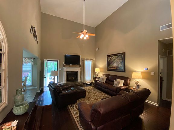4th image of 2216 Oak Woods Dr W
