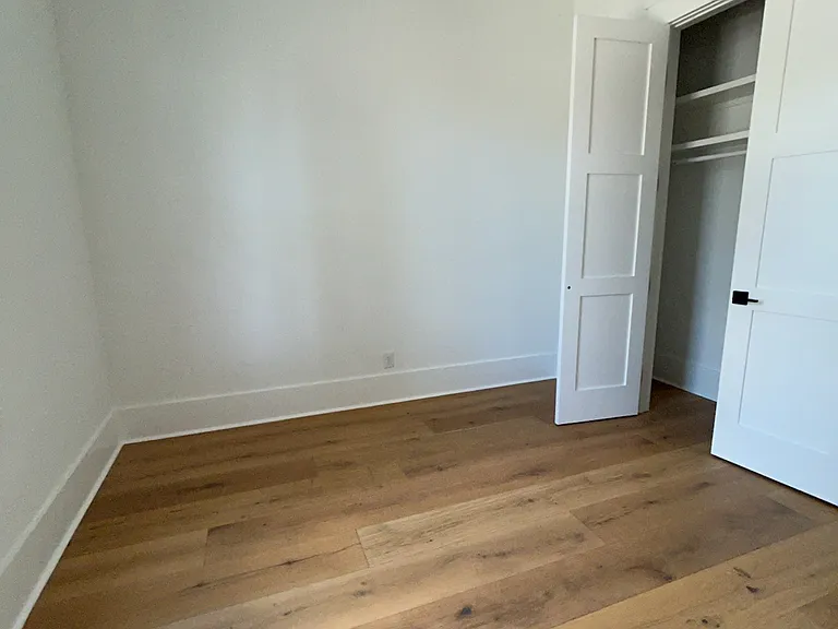 310 W 38th St — Photo 10