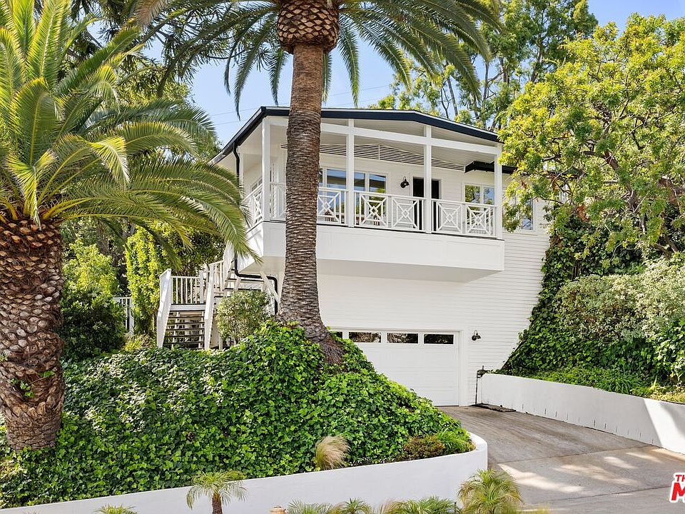 1st image of 821 Las Lomas Ave