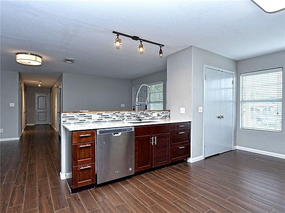 5th image of 5700 Glen Meadow Dr #B