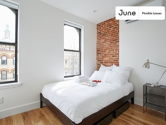 3rd image of 67-67 Cornelia St Unit 2