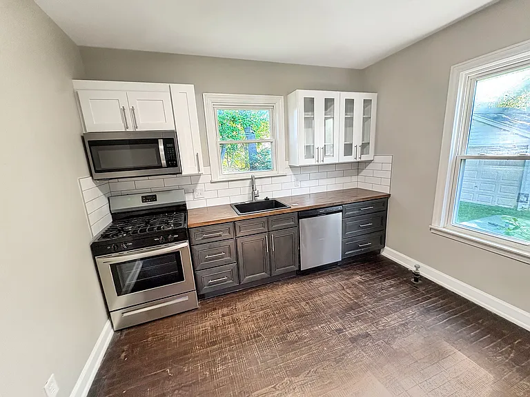 21332 Beechwood Ave — Photo 9