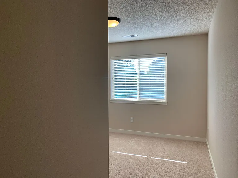 4223 NE Tacoma Ct — Photo 33