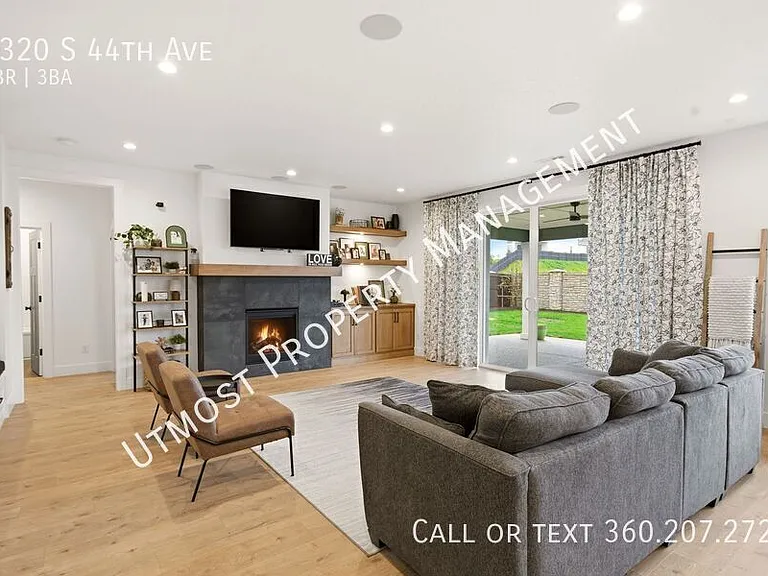 1320 S 44th Ave — Photo 3