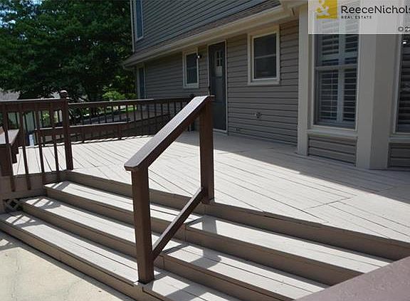 Relax on this nice size private deck. Good for entertaining