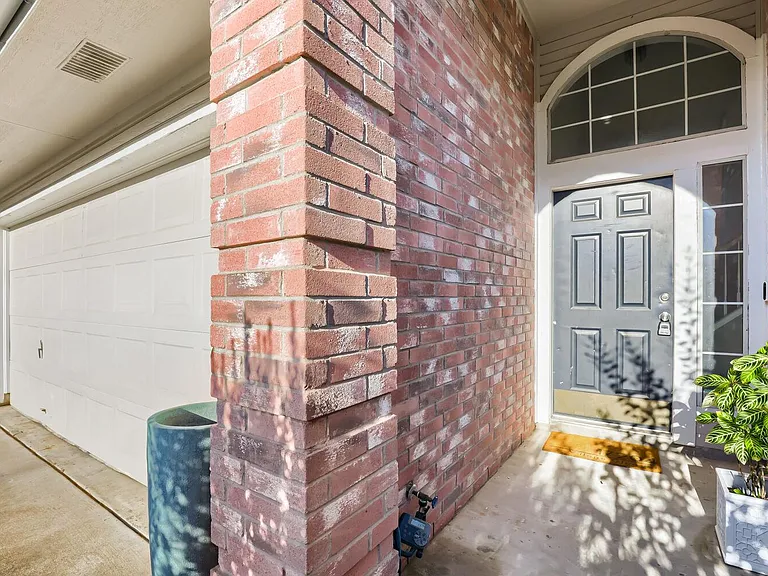 17204 Village Glen Rd — Photo 4