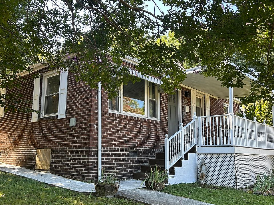 1st image of 220 E Columbia Ave