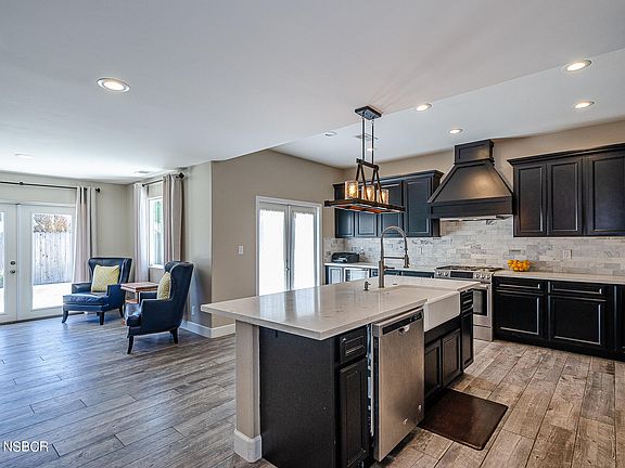 3rd image of 266 Foxenwood Dr