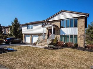 42-21 De Bruin Dr, Fair Lawn, NJ 07410