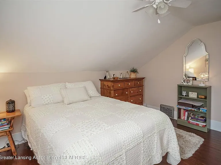 1869 Chestnut St — Photo 20