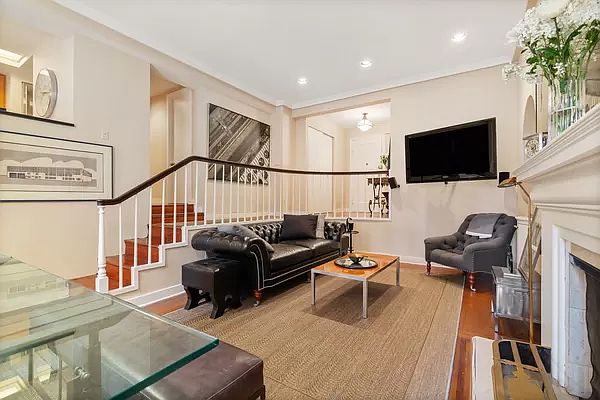 1st image of 45 E 9th St #93