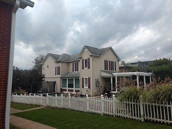 2nd image of 807 Salt St
