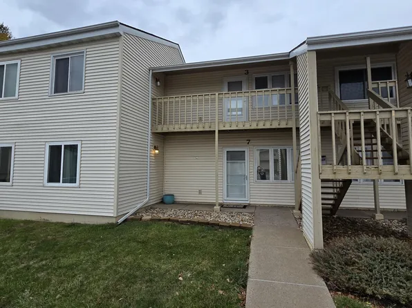 31 Coventry Ln APT 3, Muscatine, IA 52761