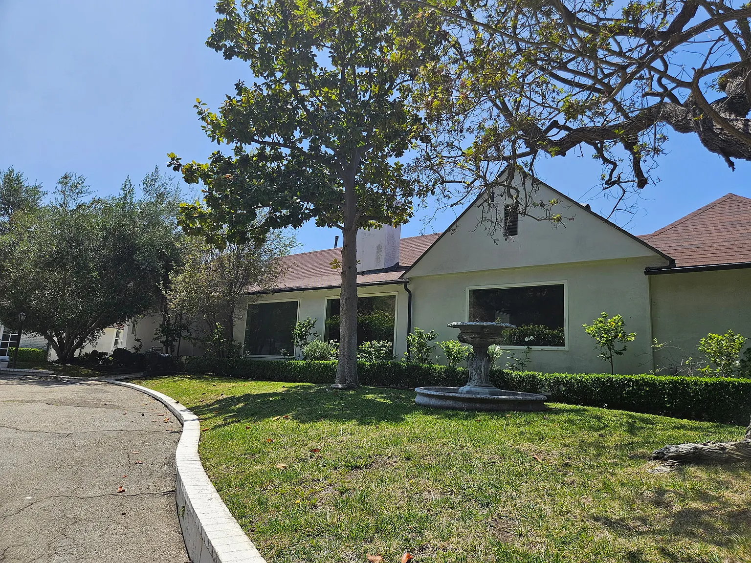 3 bed, 3.5 bath, 1859 sqft, $11,500 — Photo 2