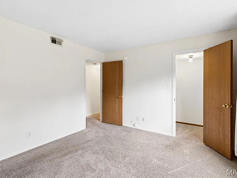 2434 Fowler Ave — Photo 12
