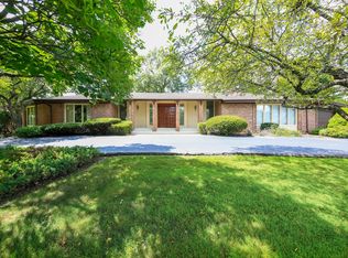 9 Camelot Dr, Oak Brook, IL