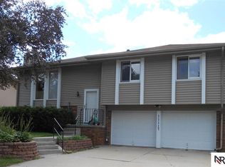 11117 Y St, Omaha, NE 68137