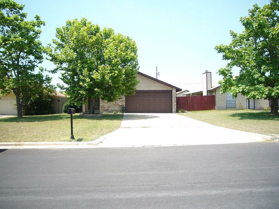 1st image of 2104 Carousel Dr