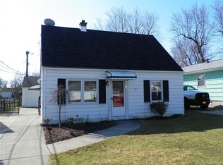 16 Woodcrest Dr, Amherst, NY 14226