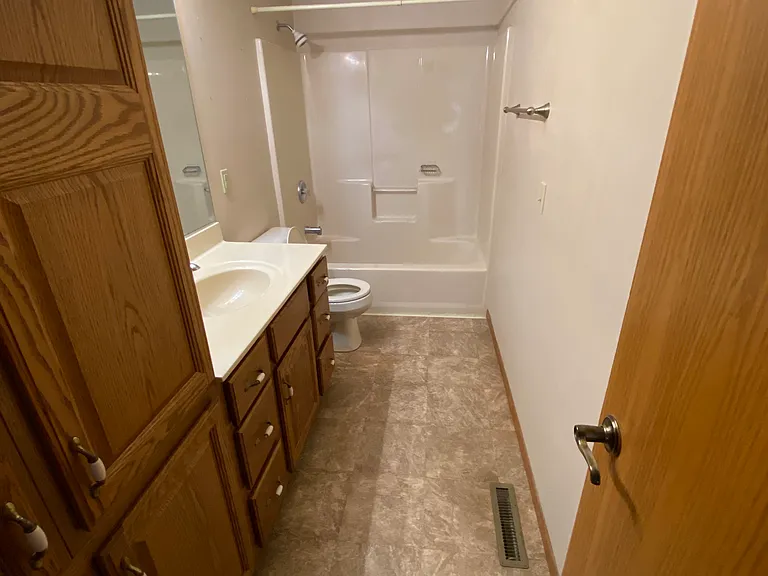 1129 Glenn Pl — Photo 7
