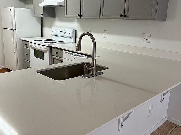 3rd image of 222 W Roger Rd Unit 1