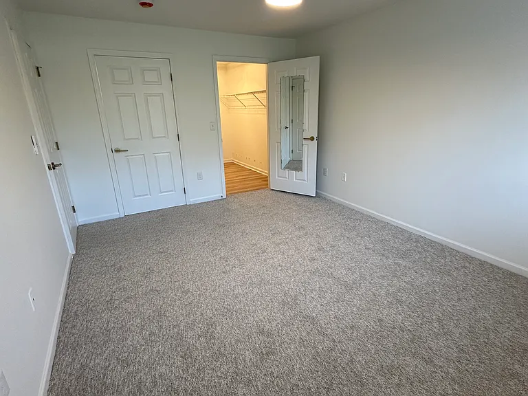 Lenox Dr — Photo 14
