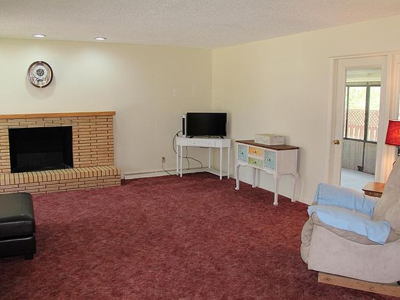 4th image of 2225 Beech Dr