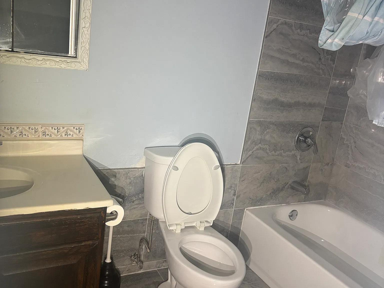 2 bed, 905 sqft, $1,700 — Photo 2