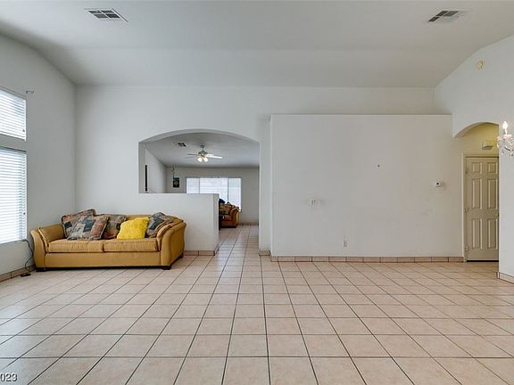 5th image of 8245 Flanders Terrace Dr