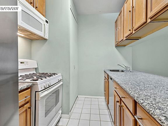 5th image of 393 W 49th St Townhouse 1A