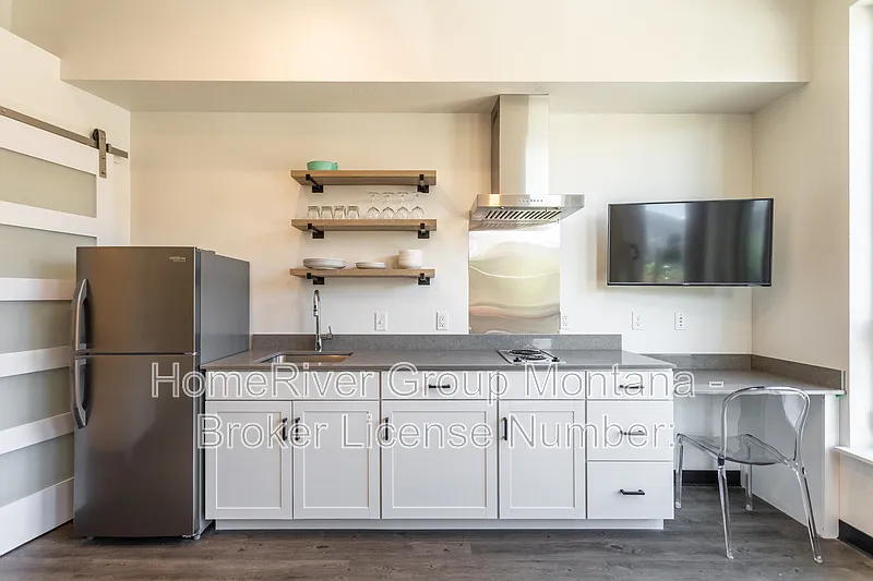 Studio, 1.0 bath, 300 sqft, $1,050 — Photo 3