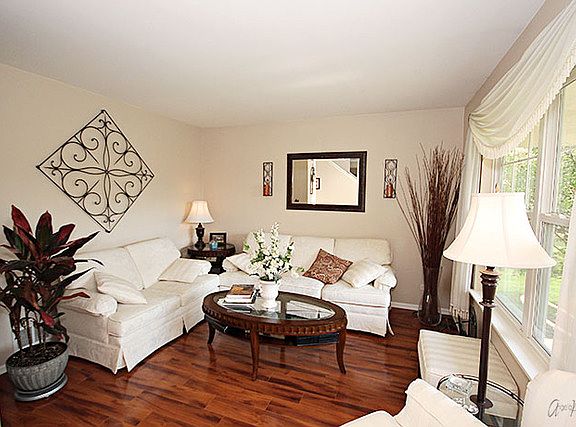 3rd image of 301 Warwick Ln