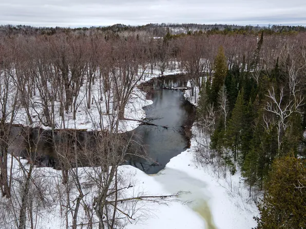 1490 Calcut Rd, Lachine, MI 49753