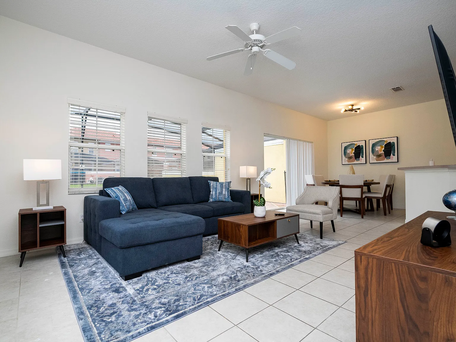 4 bed, 1636 sqft, $2,645 — Photo 3