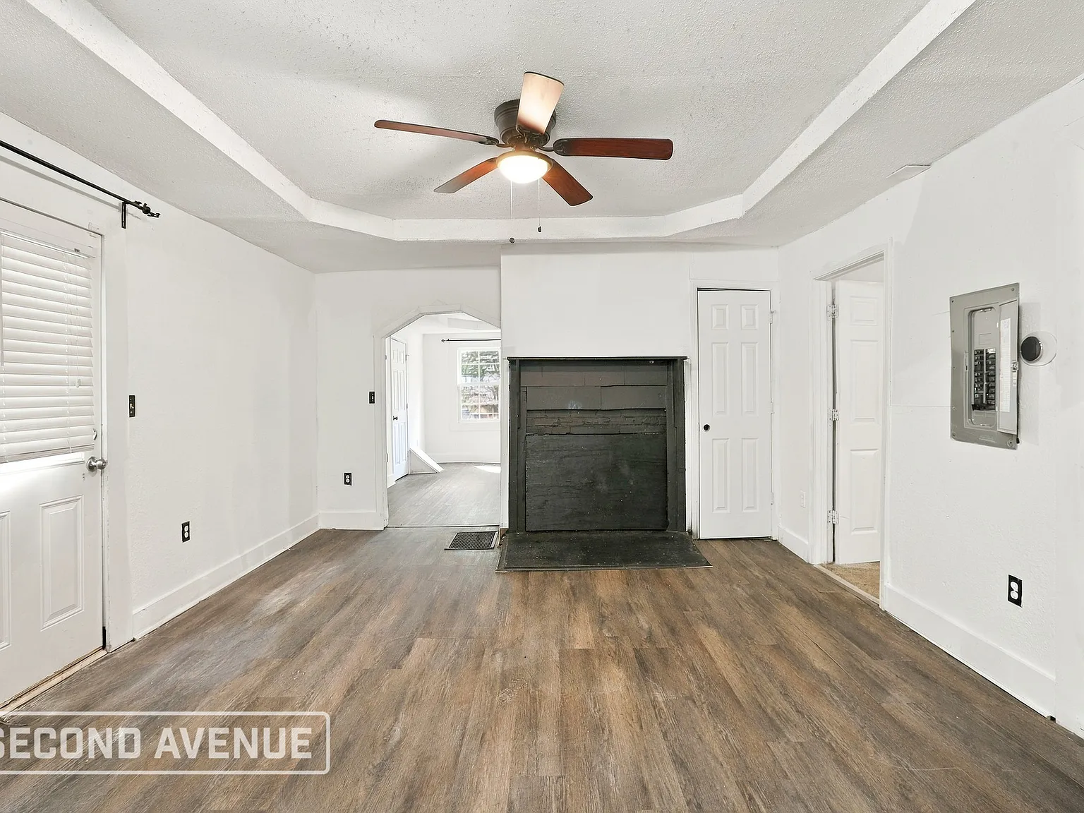 3 bed, 2.0 bath, 1072 sqft, $1,950 — Photo 3
