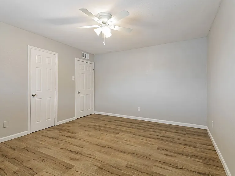 Reiger Park Apartments — Photo 44