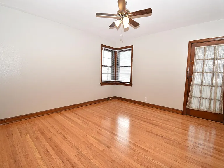 6358 Bancroft Ave — Photo 10