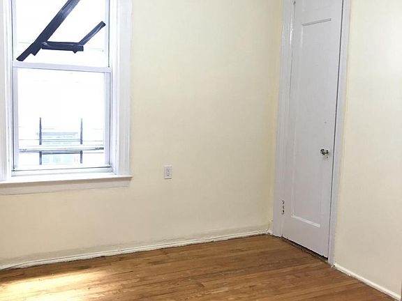 2nd image of 34 E 208th St