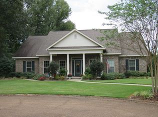 2469 Laurin St, Grenada, MS 38901