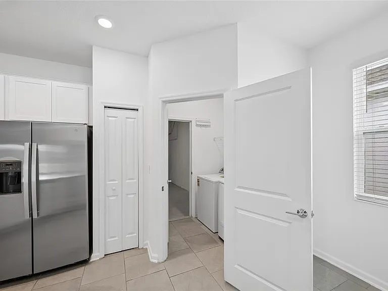 363 Loch Ct — Photo 5