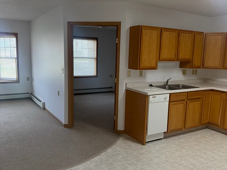 320 5th St E — Photo 3