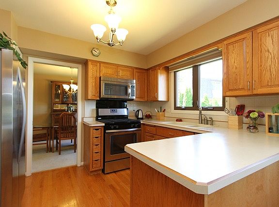 5th image of 1300 E Carpenter Dr