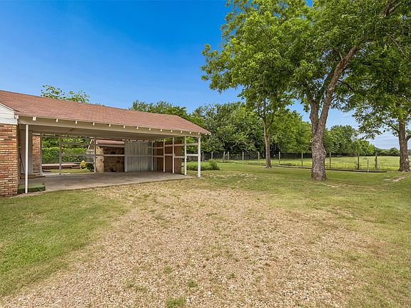 4th image of 10609 Seagoville Rd