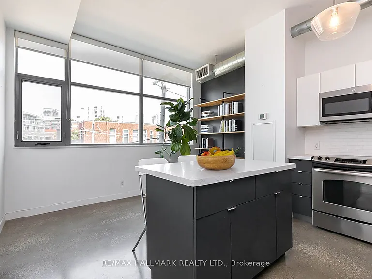 549 King St E #306 — Photo 3