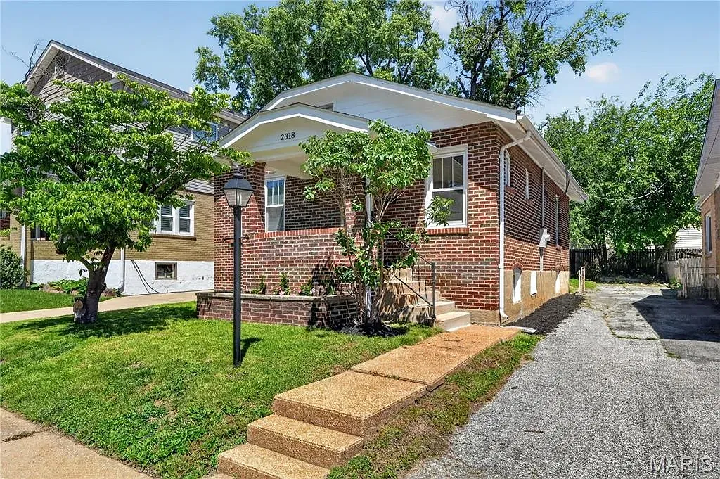 2 bed, 976 sqft, $2,000 — Photo 1