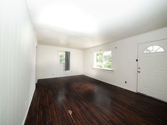 3rd image of 221 S Kenmore St