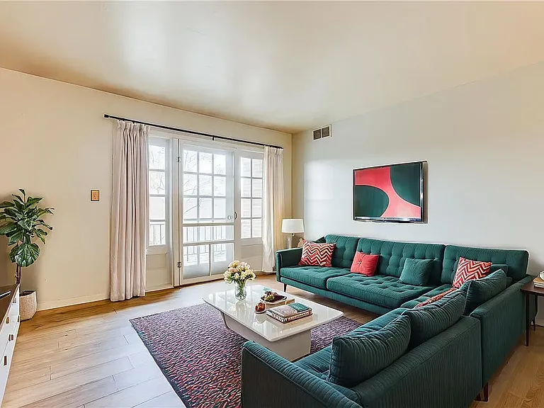 1060 Chatham Park Dr — Photo 5