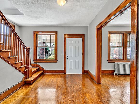 3rd image of 614 Murray Ave SE