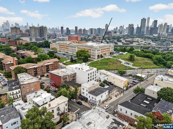 154 Chestnut Ave, Jersey City, NJ 07306